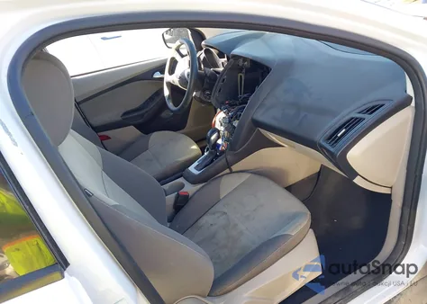 2014 Ford Focus Se z USA, uszkodzony, nr VIN 1FADP3F22EL119588